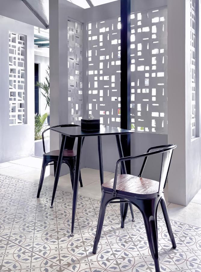 Aj Boutique Hotel Джокьякарта Экстерьер фото