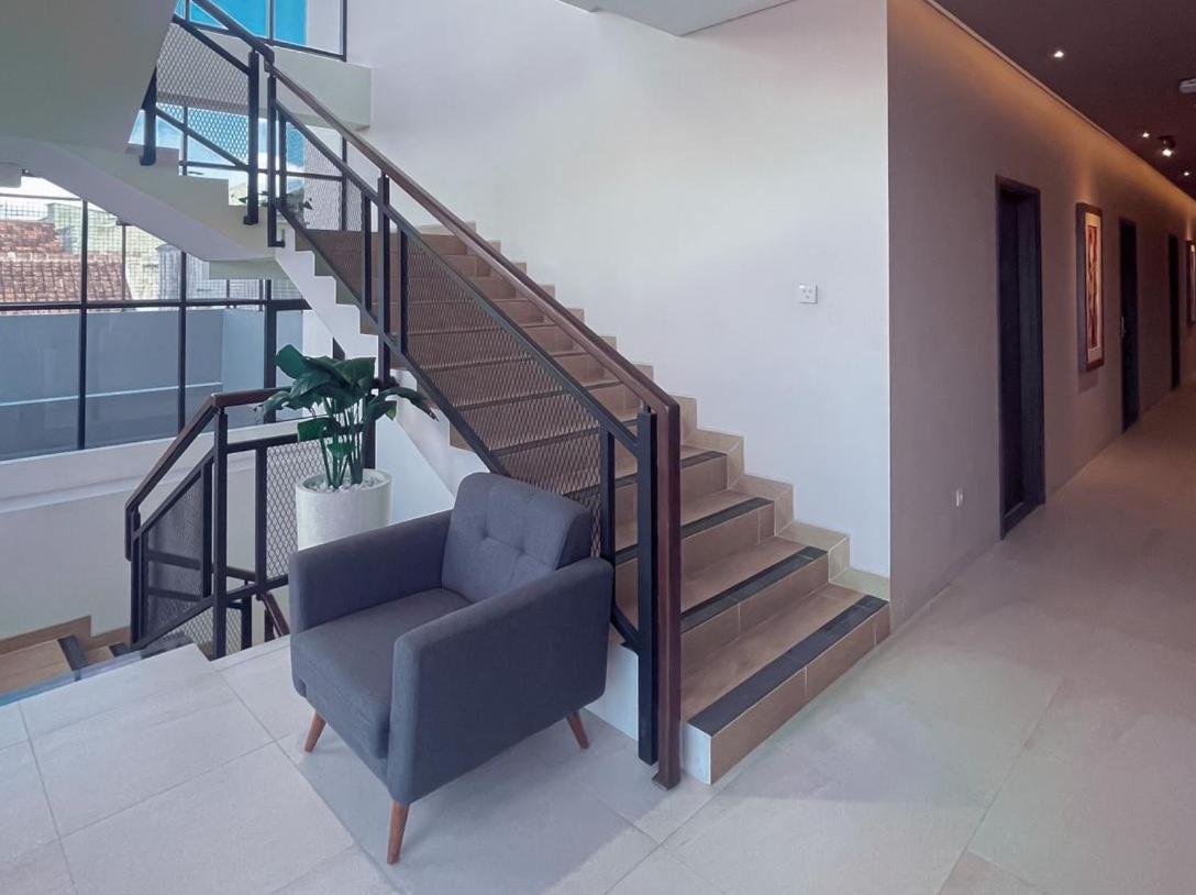 Aj Boutique Hotel Джокьякарта Экстерьер фото