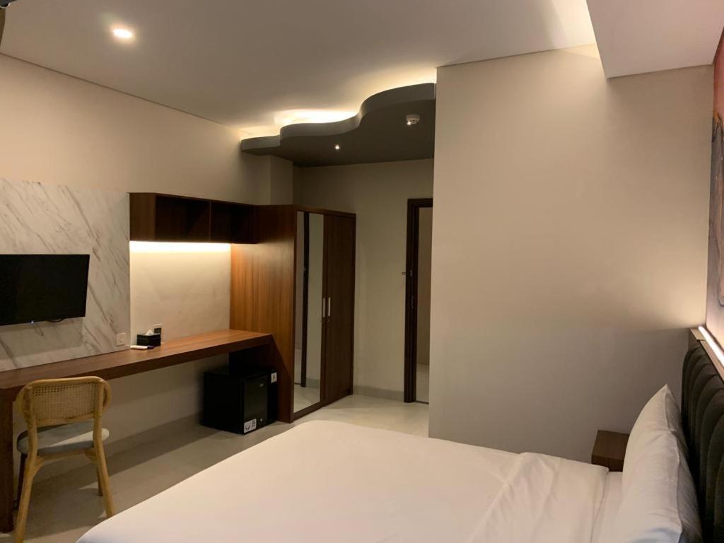 Aj Boutique Hotel Джокьякарта Экстерьер фото